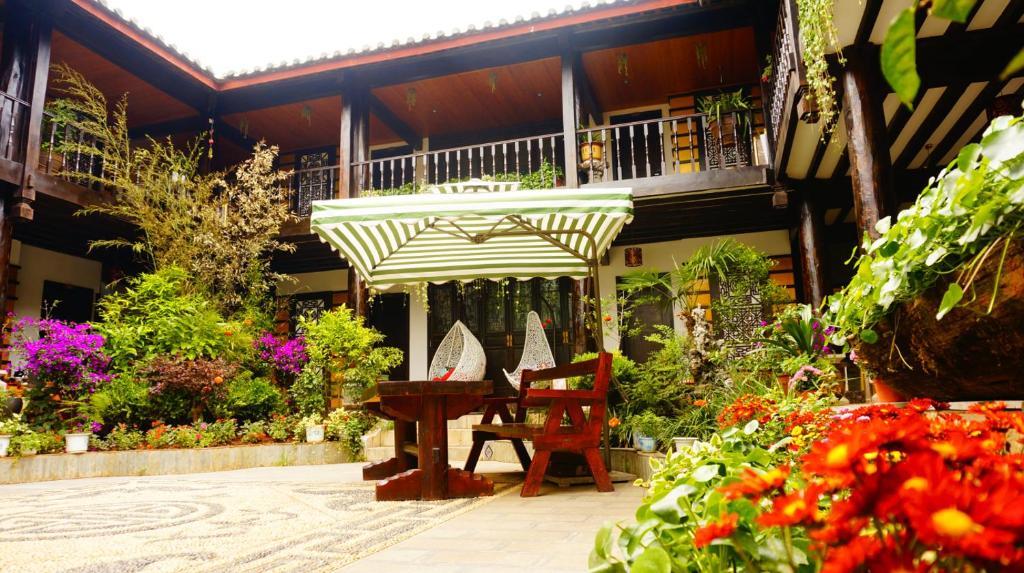 Lijiang Wangjia Courtyard Inn Екстериор снимка
