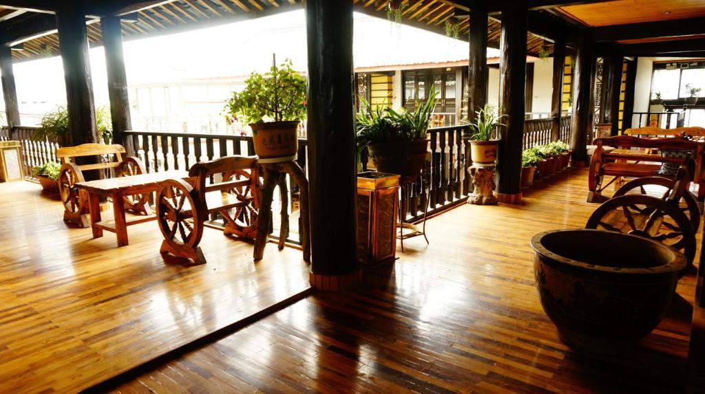 Lijiang Wangjia Courtyard Inn Екстериор снимка