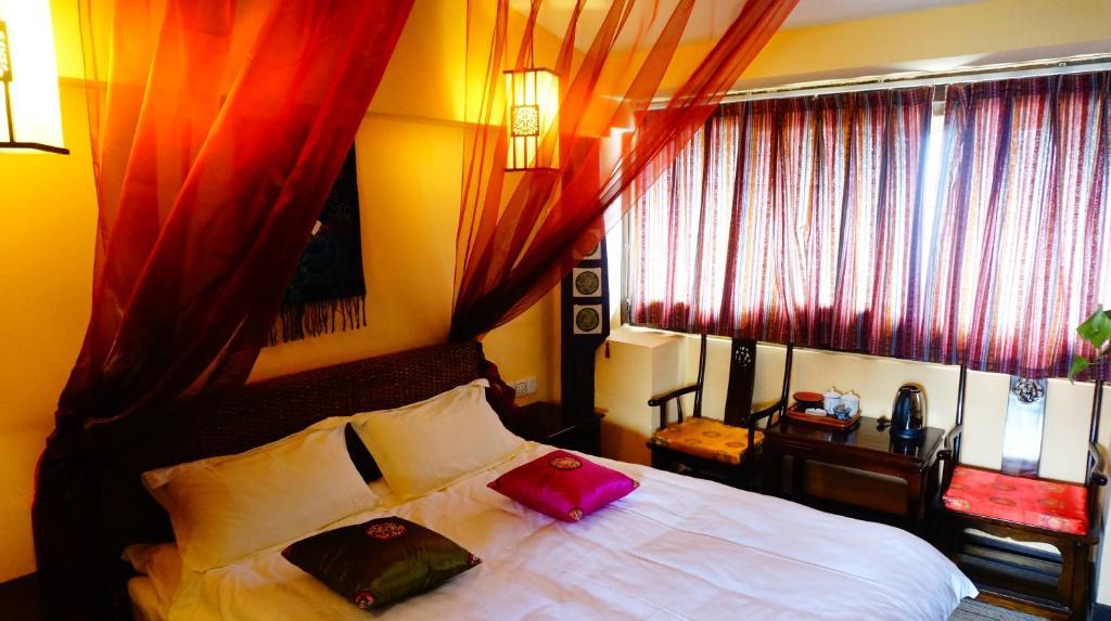 Lijiang Wangjia Courtyard Inn Стая снимка