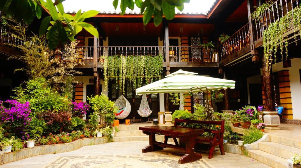 Lijiang Wangjia Courtyard Inn Екстериор снимка