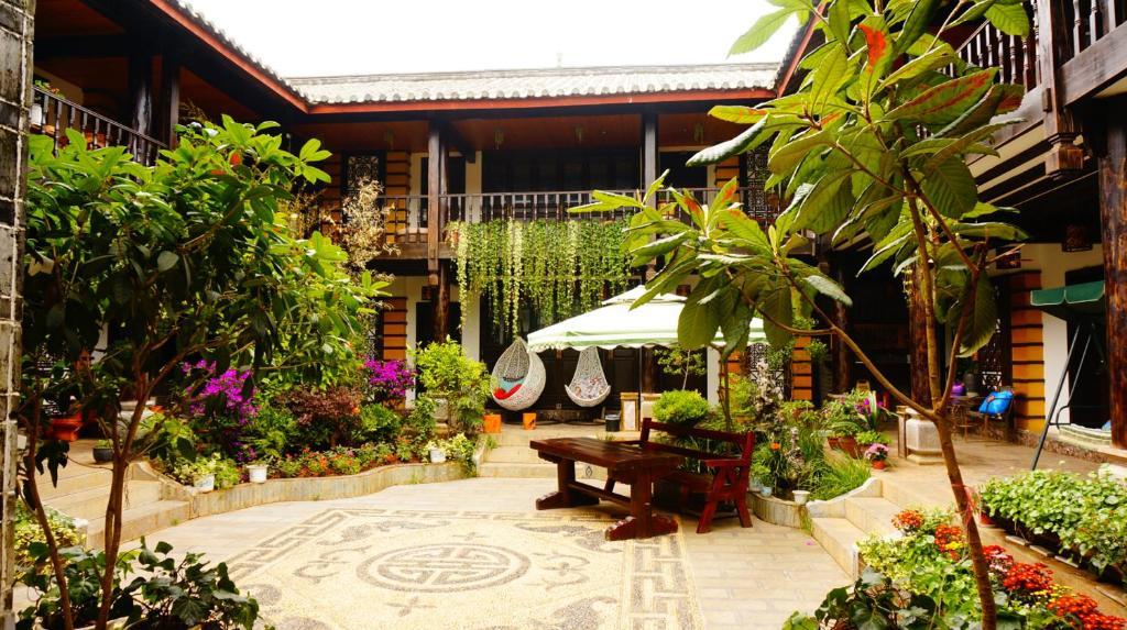 Lijiang Wangjia Courtyard Inn Екстериор снимка