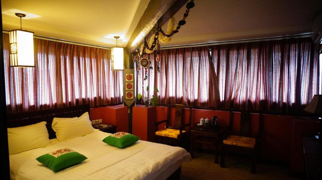 Lijiang Wangjia Courtyard Inn Стая снимка